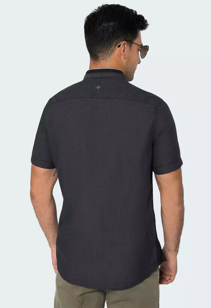 LGS - Slim Fit - Kemeja Casual Pria - Lengan Pendek - Kerah Shanghai - Hitam - Motif Polos - JSH.390.S935F.755.C
