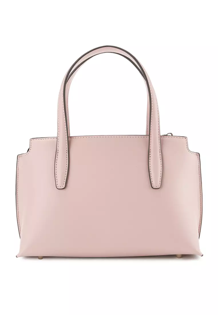 Georgina Satchel (L)