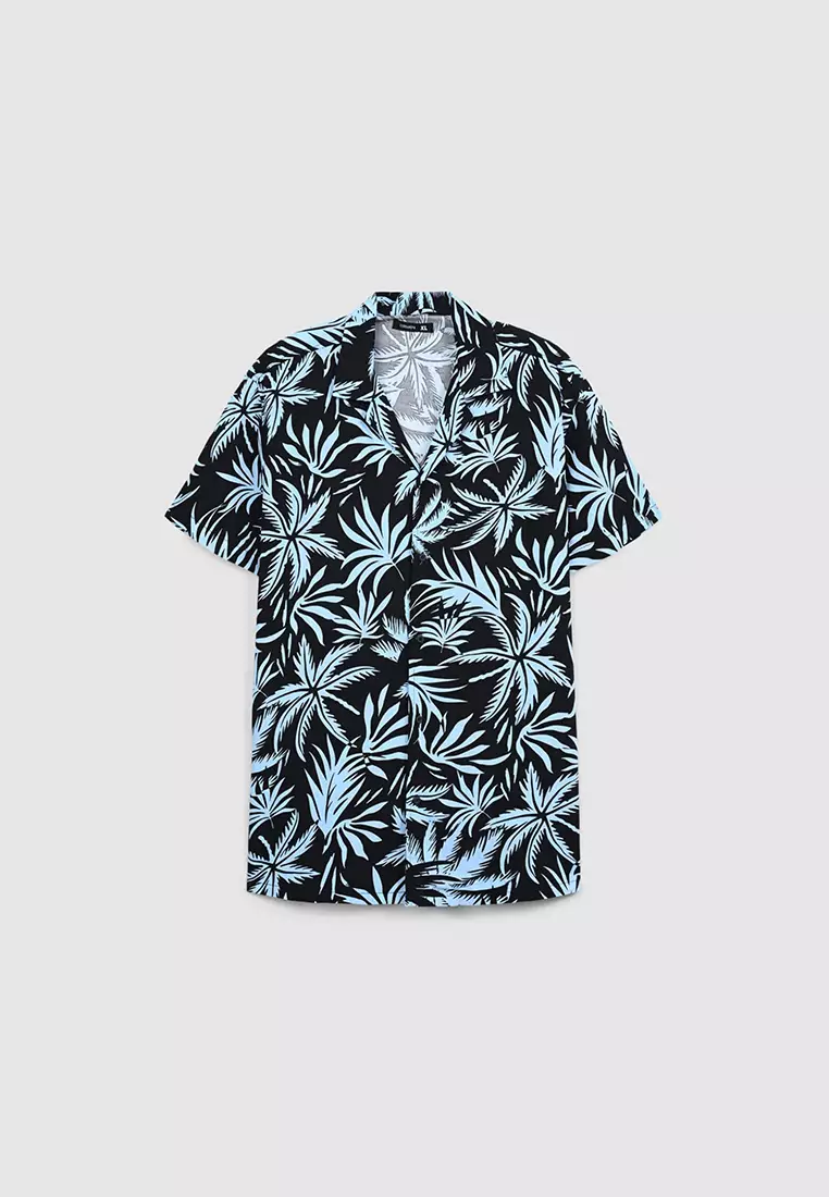 Man Short-Sleeved Shirt