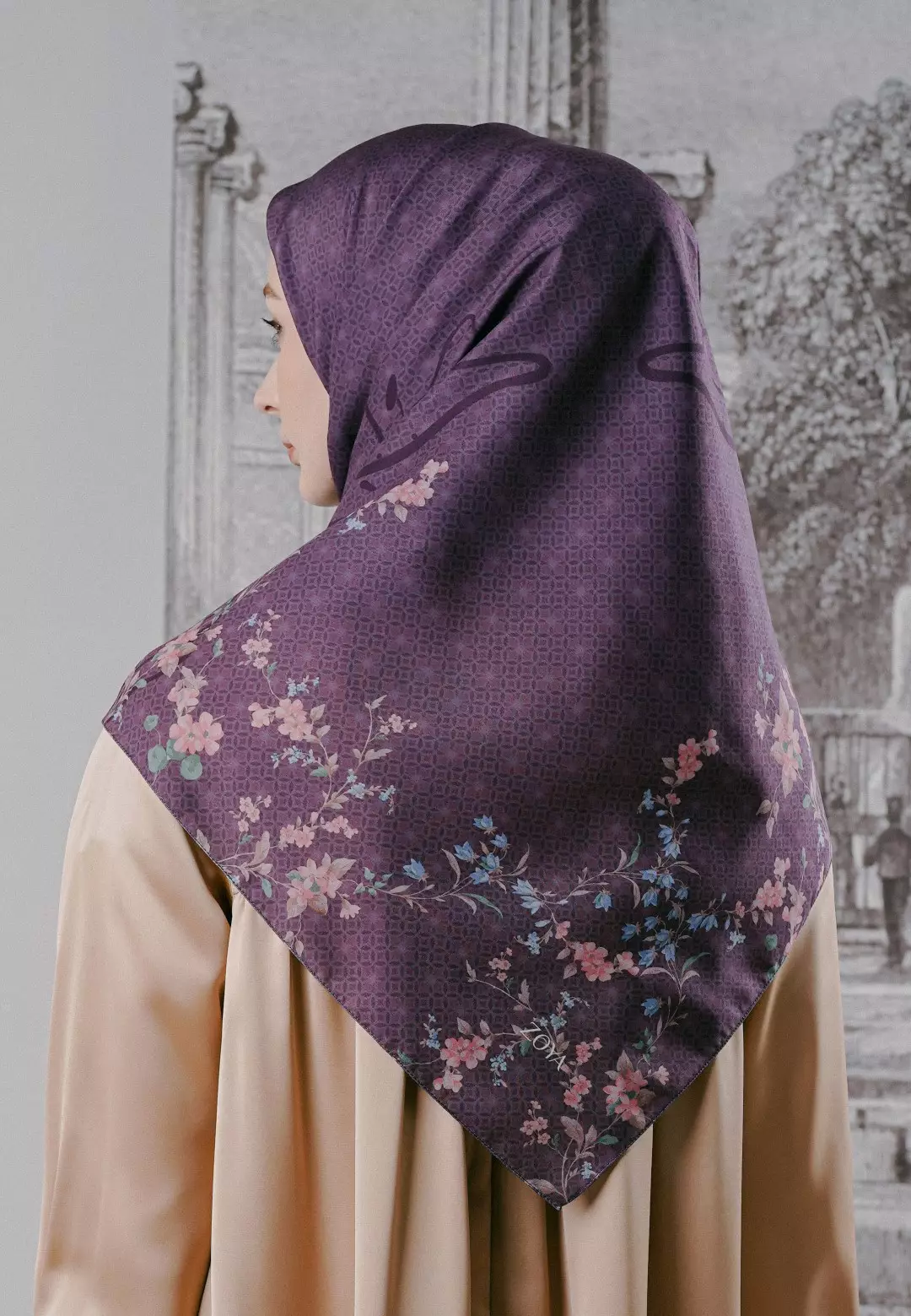 MICHELIA Scarf Maroon - Kerudung Hijab Segiempat Motif With Pouch Ziplock - Bahan Poly Fine - Ukuran 110x110