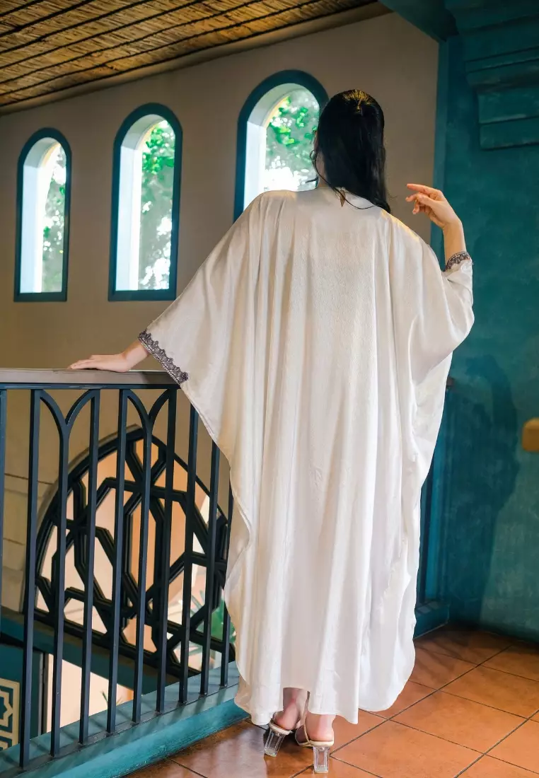 Urban Exchange July Kaftan White - Kaftan Putih Lengan 7/8 Warna White