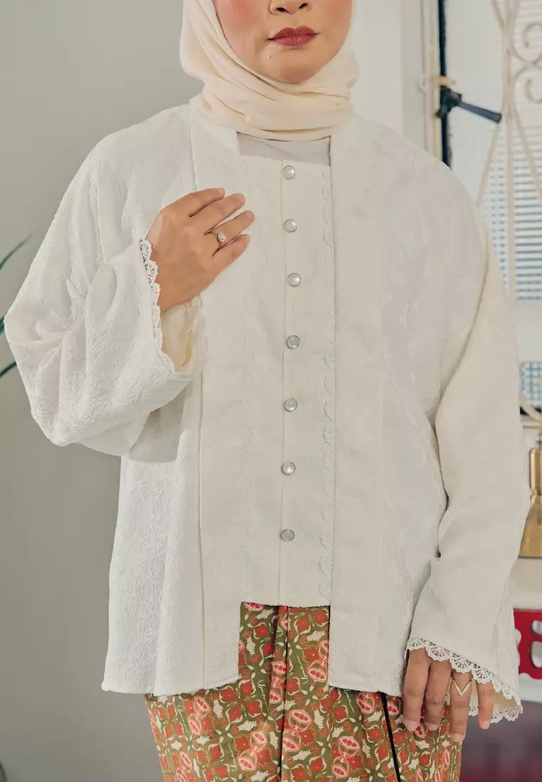 KEBAYA ANOM Top in Santan Cream