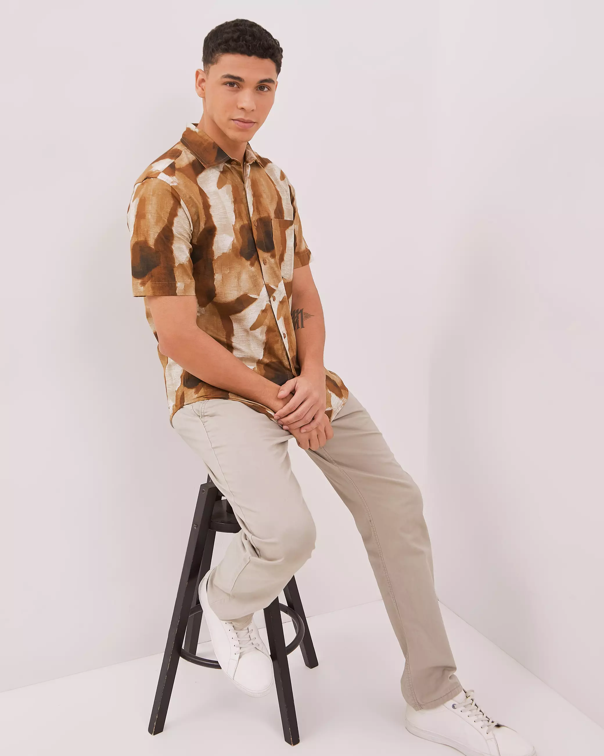 AMK Kemeja Motif Pria Lengan Pendek SHP Niklas Ss Brown