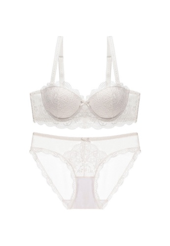 W.Excellence white Premium White Lace Lingerie Set (Bra and Underwear) 9E308US246F366GS_1