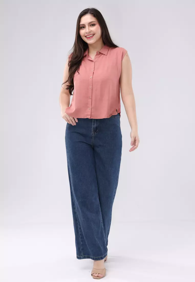 Textured Woven Sleeveless Blouse