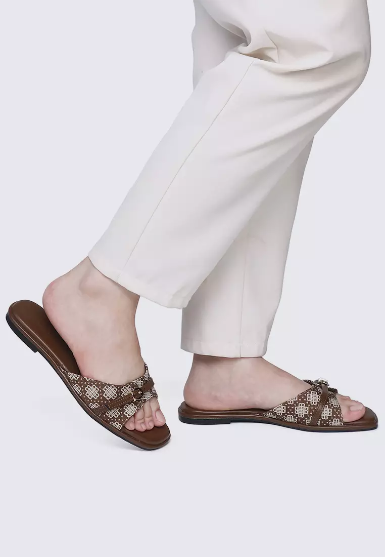 Syira Comfy Sandals In Espresso