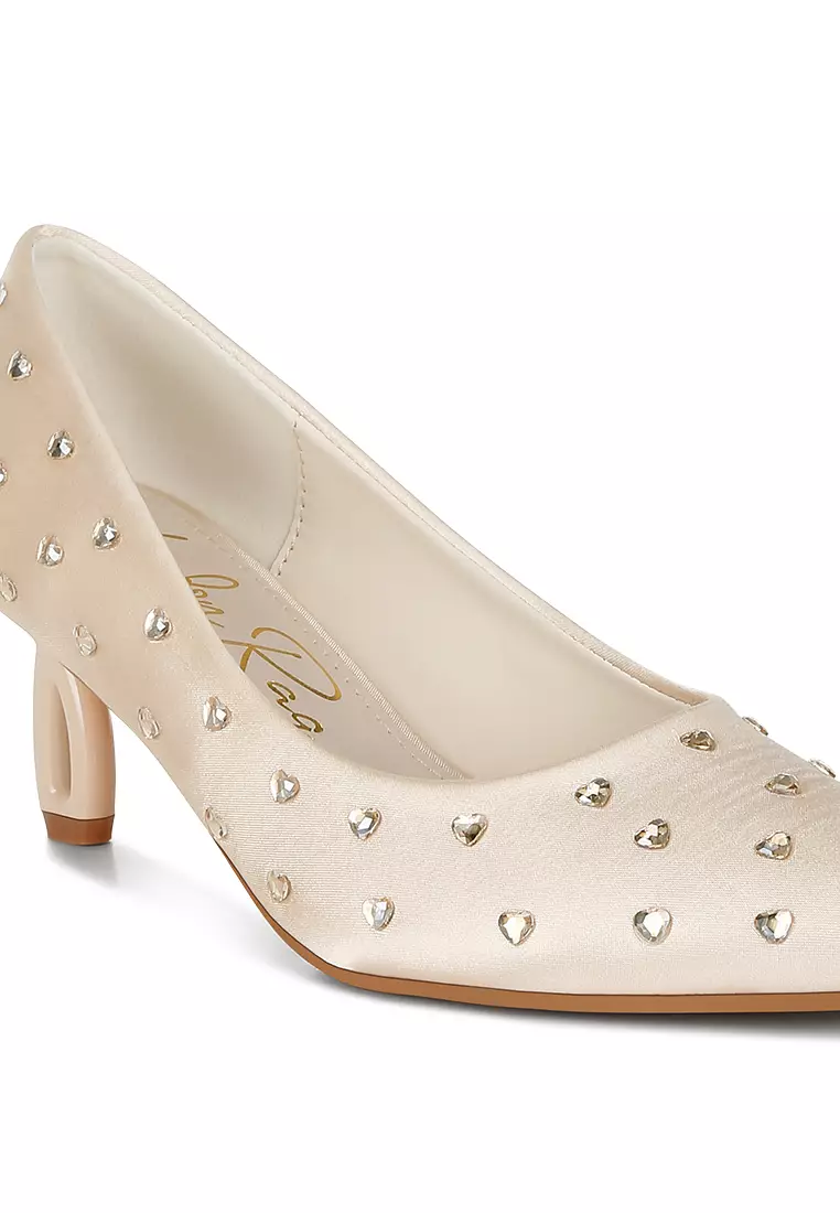 Sepatu Hak Tinggi Berbentuk Hati dengan Berlian Imitasi Warna Beige
