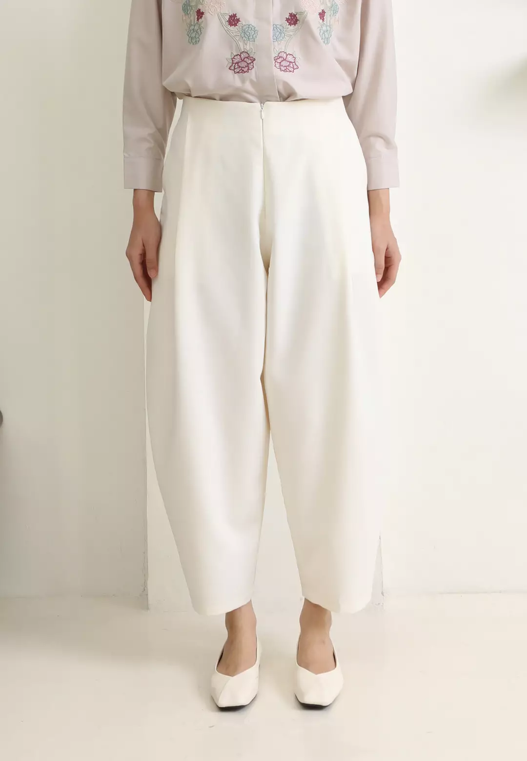HijabChic Liora Pants Ivory - Celana Panjang Formal Highwaist Barrel Basic Wool Premium Resleting Depan