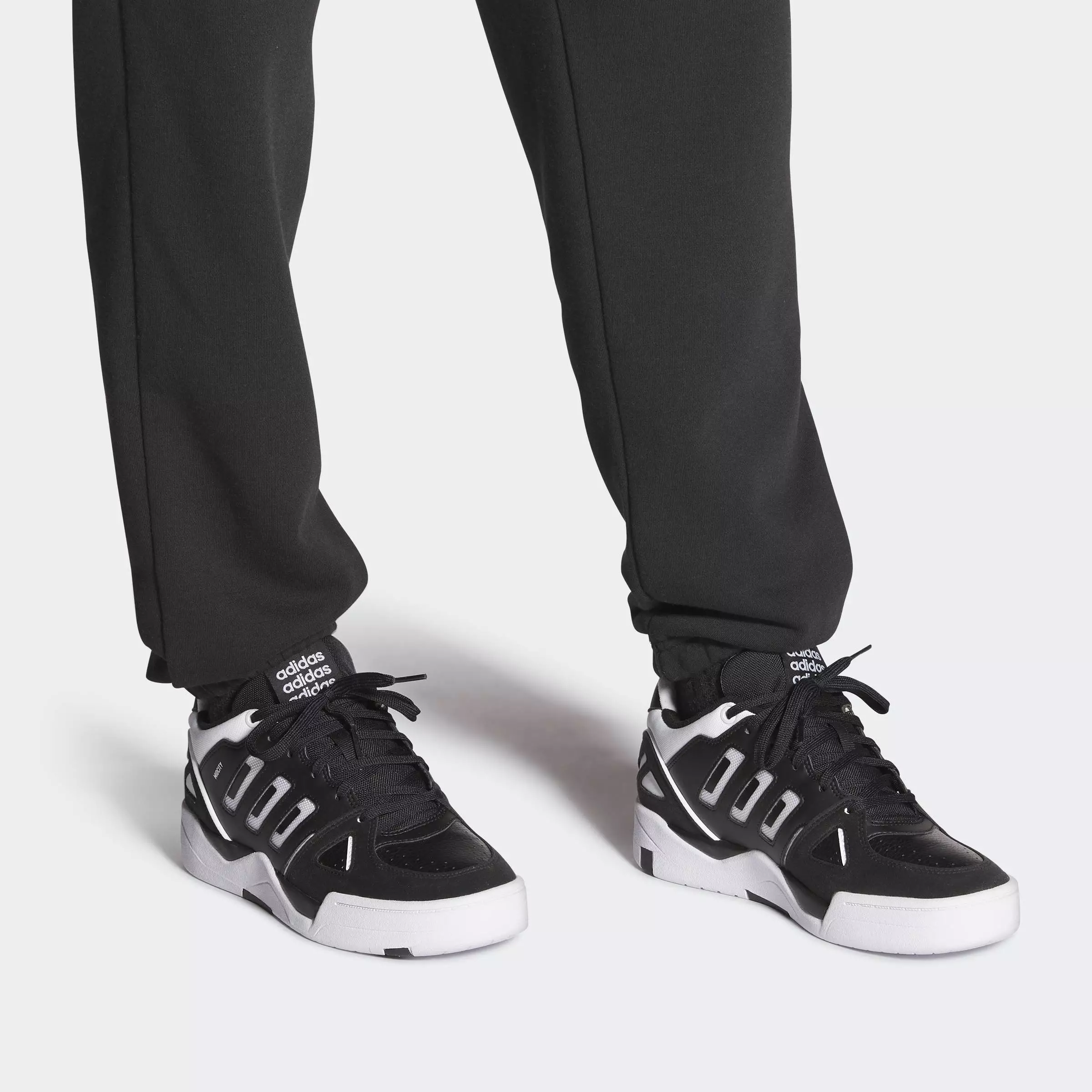 Basketball & Lifestyle Midcity Low Shoes Men Black IE4518