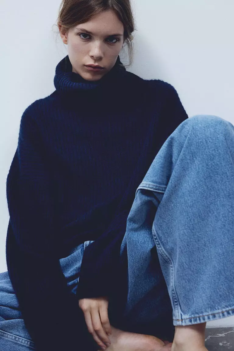 Oversized polo-neck jumper