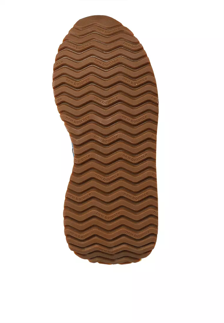 237 Classic Lifestyle Shoes