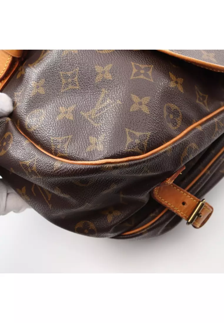 Louis Vuitton 1983 Saumur 35 Messenger Bag in Brown