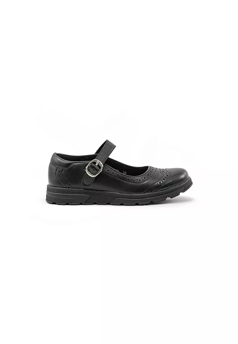 Mario D' boro Runway Kids Girls KZ 24099 C91 Black Mary Jane shoe with buckle strap and brogue detailing. Flat sole suitable for casual wear.
