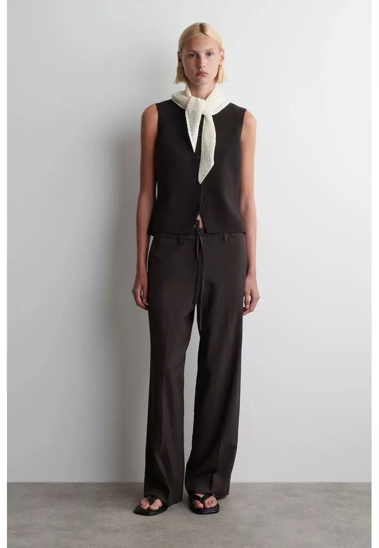 POINTELLE-KNIT TRIANGLE SCARF