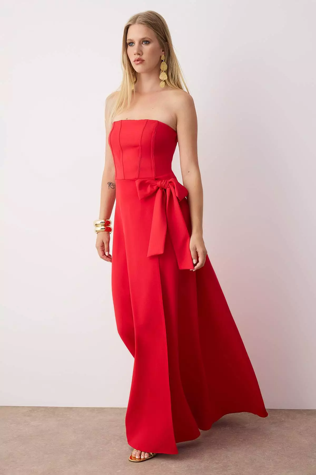 Red Strapless Back Detail Long Stylish Evening Dress