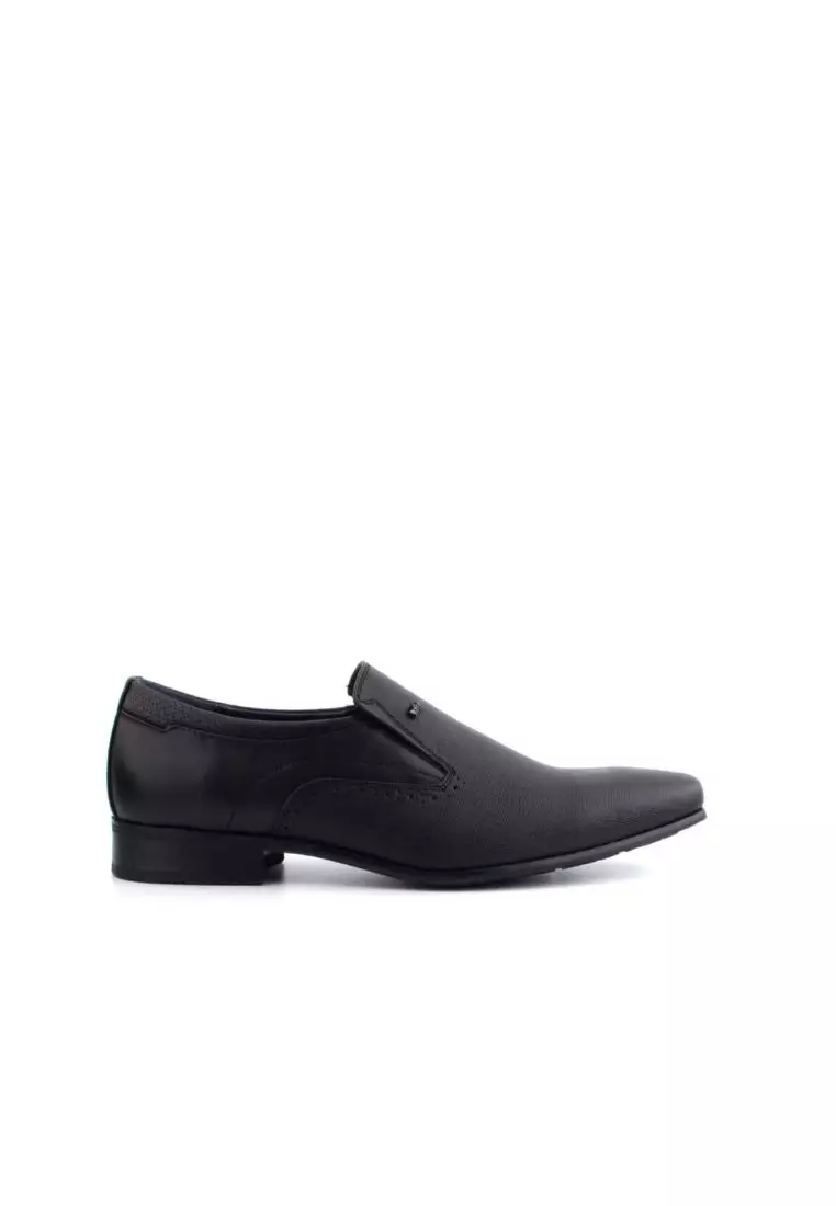 Buy LARRIE LR LARRIE Men Black Classic Business Pointy Toe Slip On