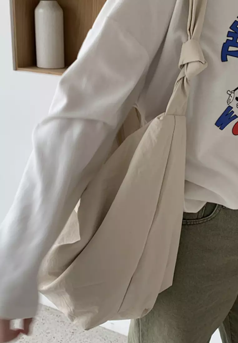 簡約大容量尼龍單肩餃子包 CA22032108W