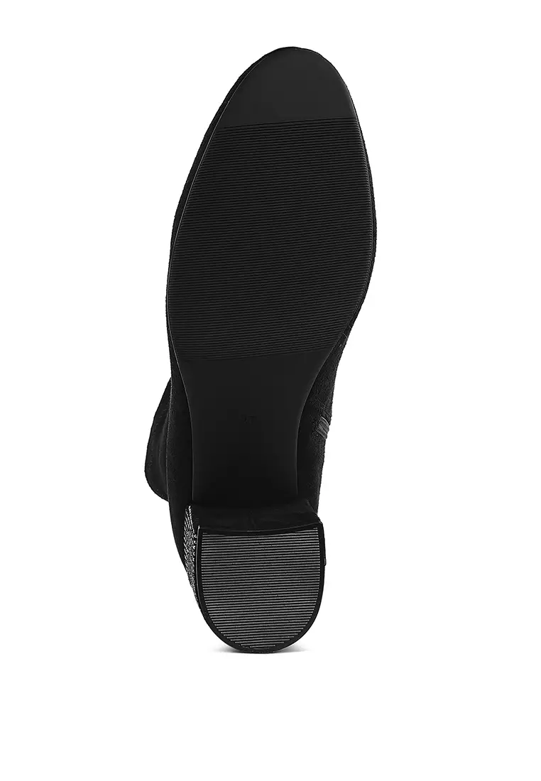 Sepatu bot hak blok berhias berlian imitasi berwarna hitam