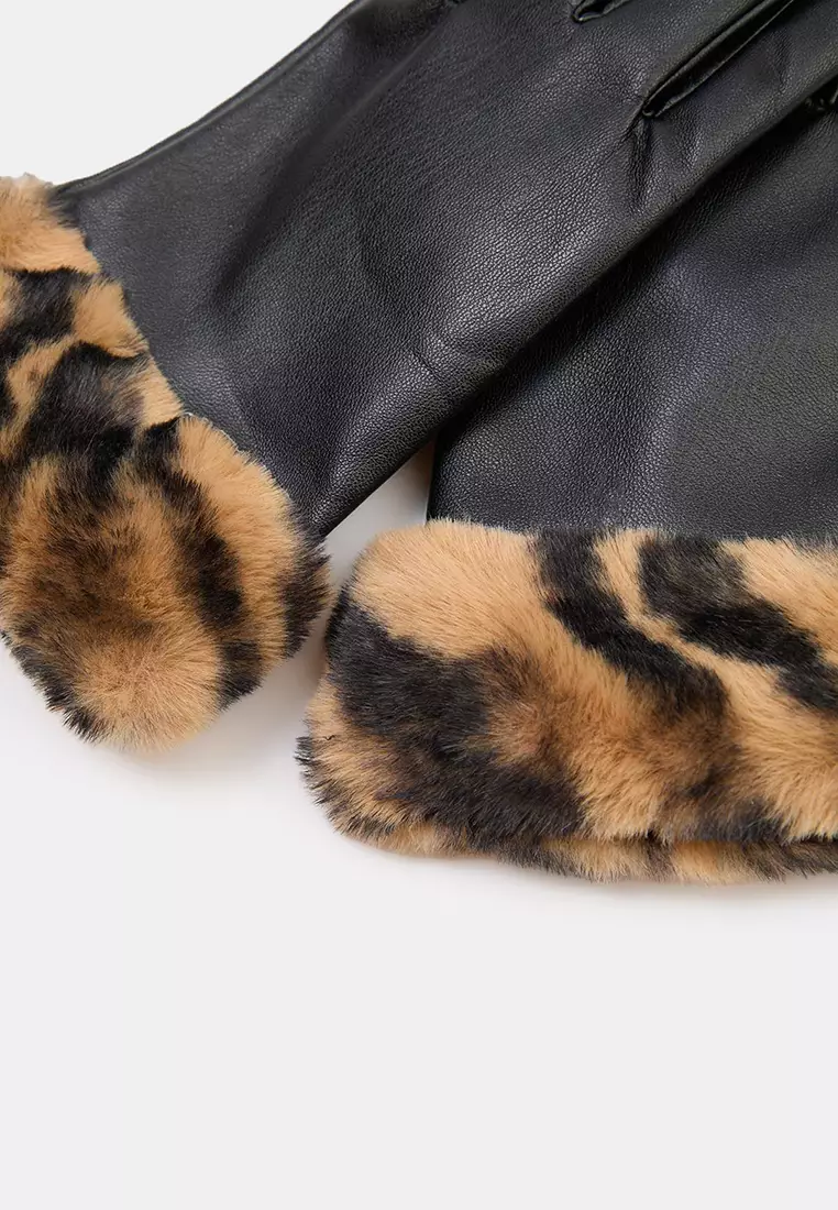 Leopard Faux Fur Detailed Gloves