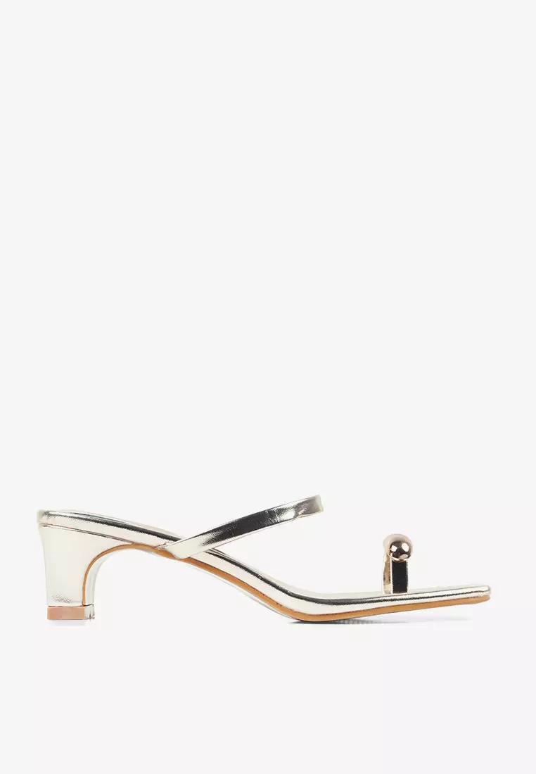 Astra Strap Low Heeled Sandals Metallic Toe-Ring Gold