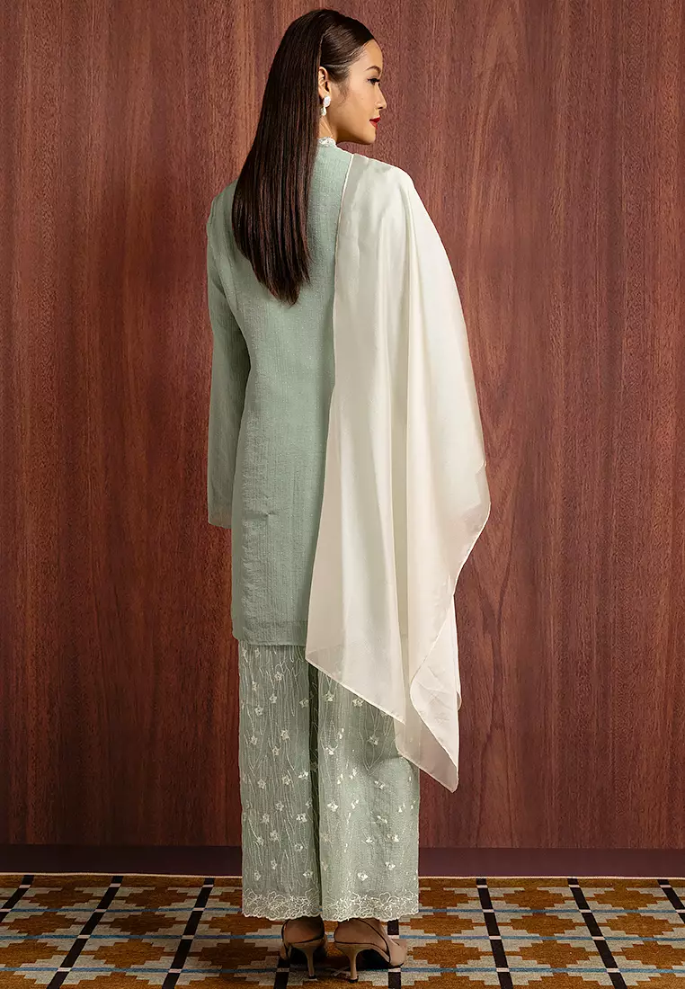 ARIANA EMBROIDERY KEBAYA SET WITH SHAWL