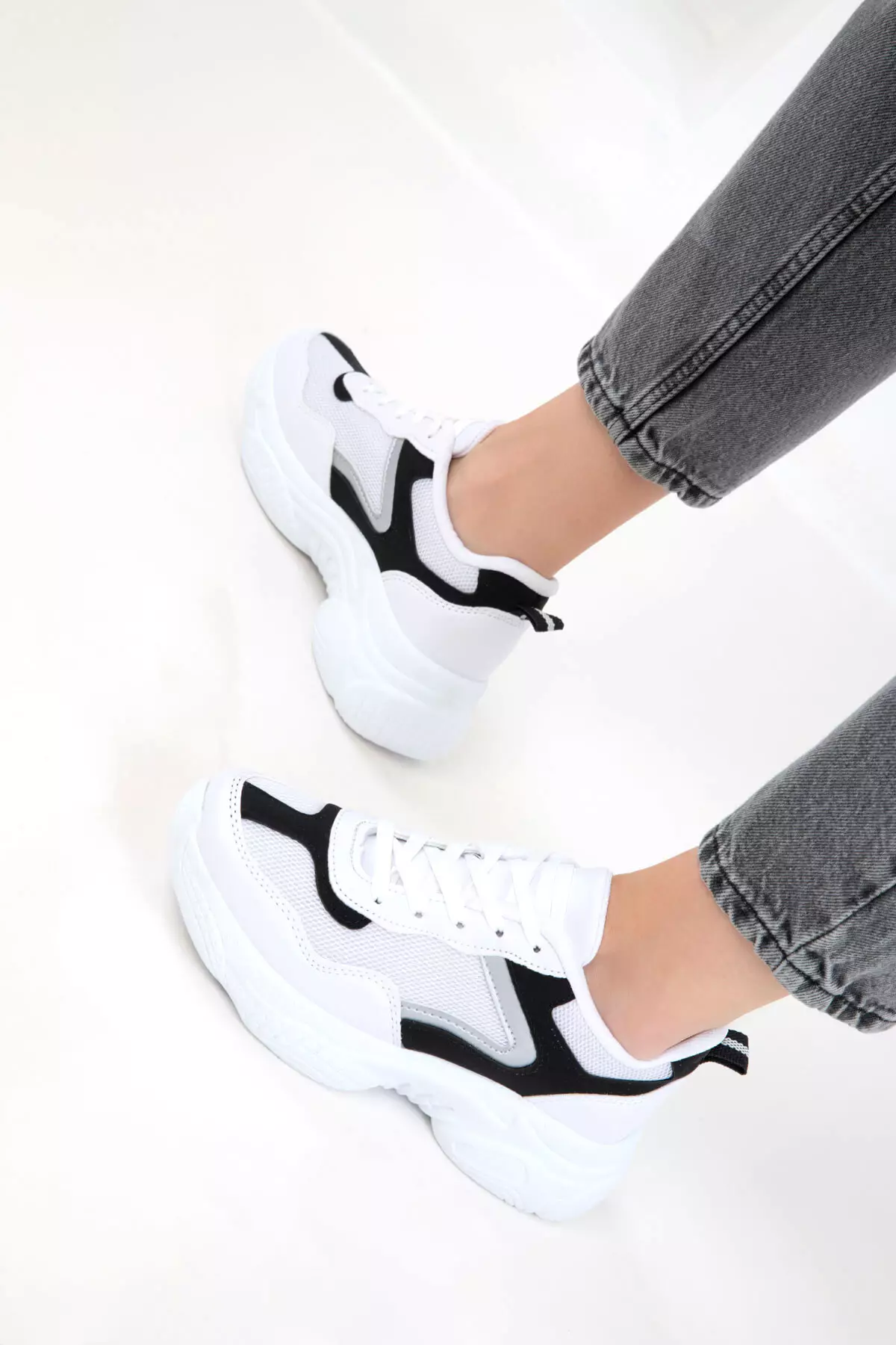 White-Black Women's Sneaker 20610