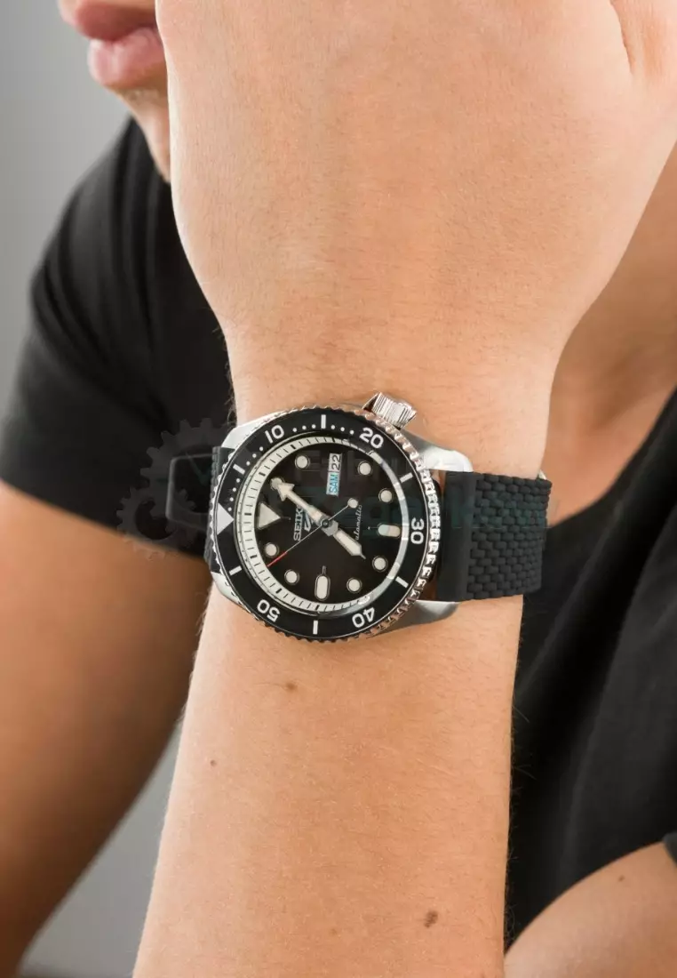 Seiko 5 Sports SKX Series Black Sunray Dial Black Silicone Band Automatic Watch SRPD73K2