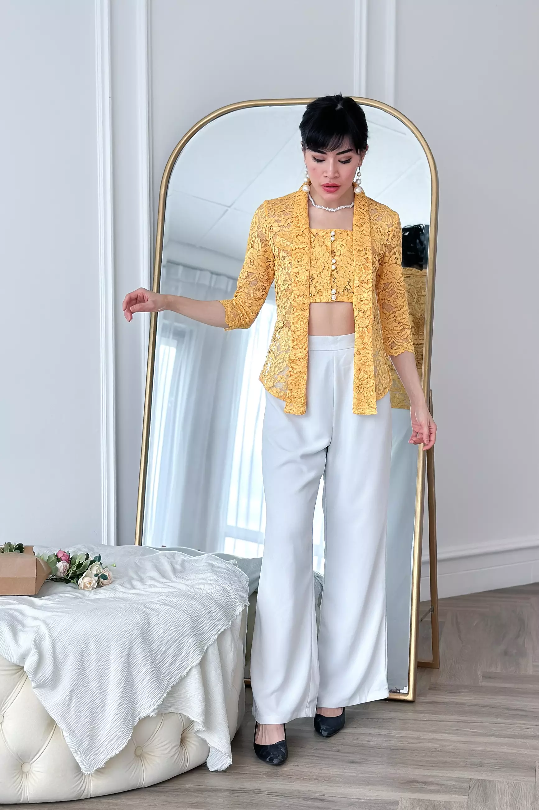 Jeng Dipha Brokat Gold Kebaya Kutubaru