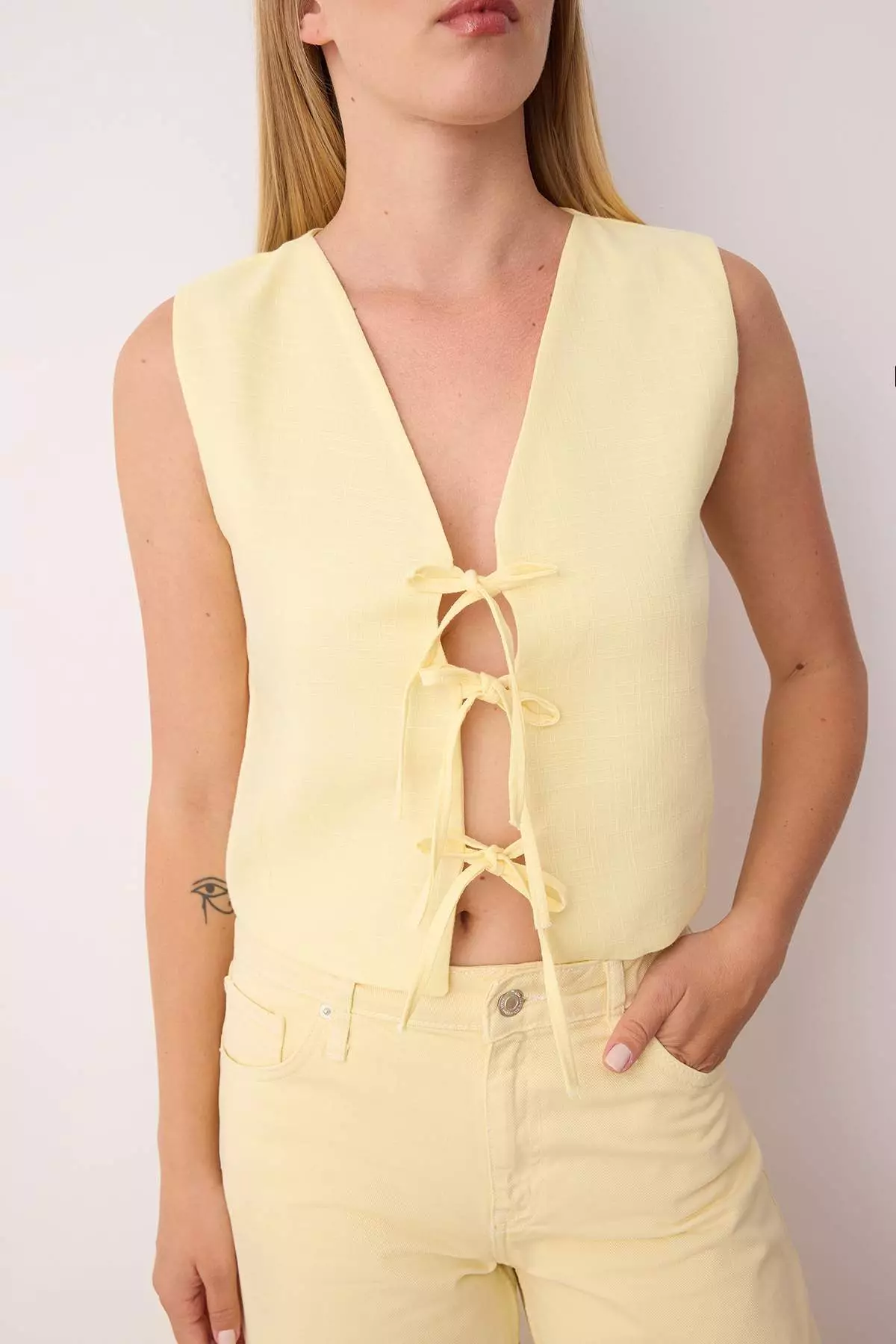 Yellow Binding Detailed Linen Look Vest
