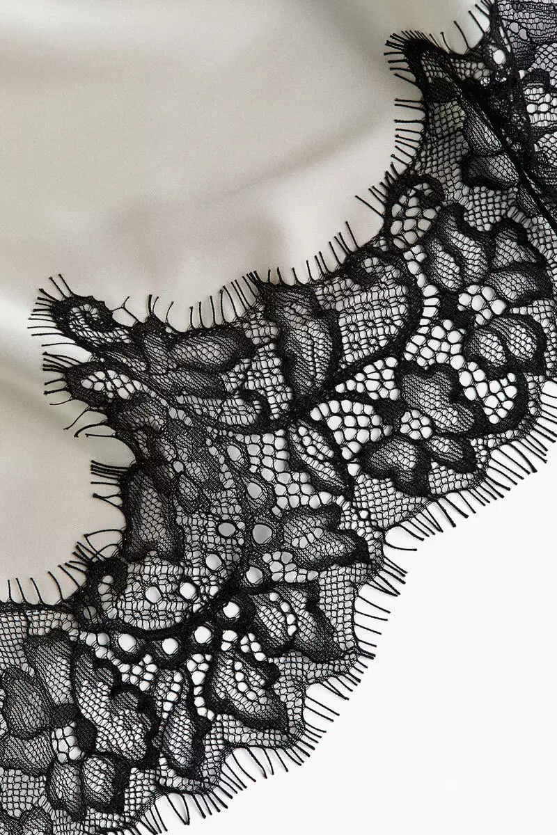 Lace-trimmed triangle scarf