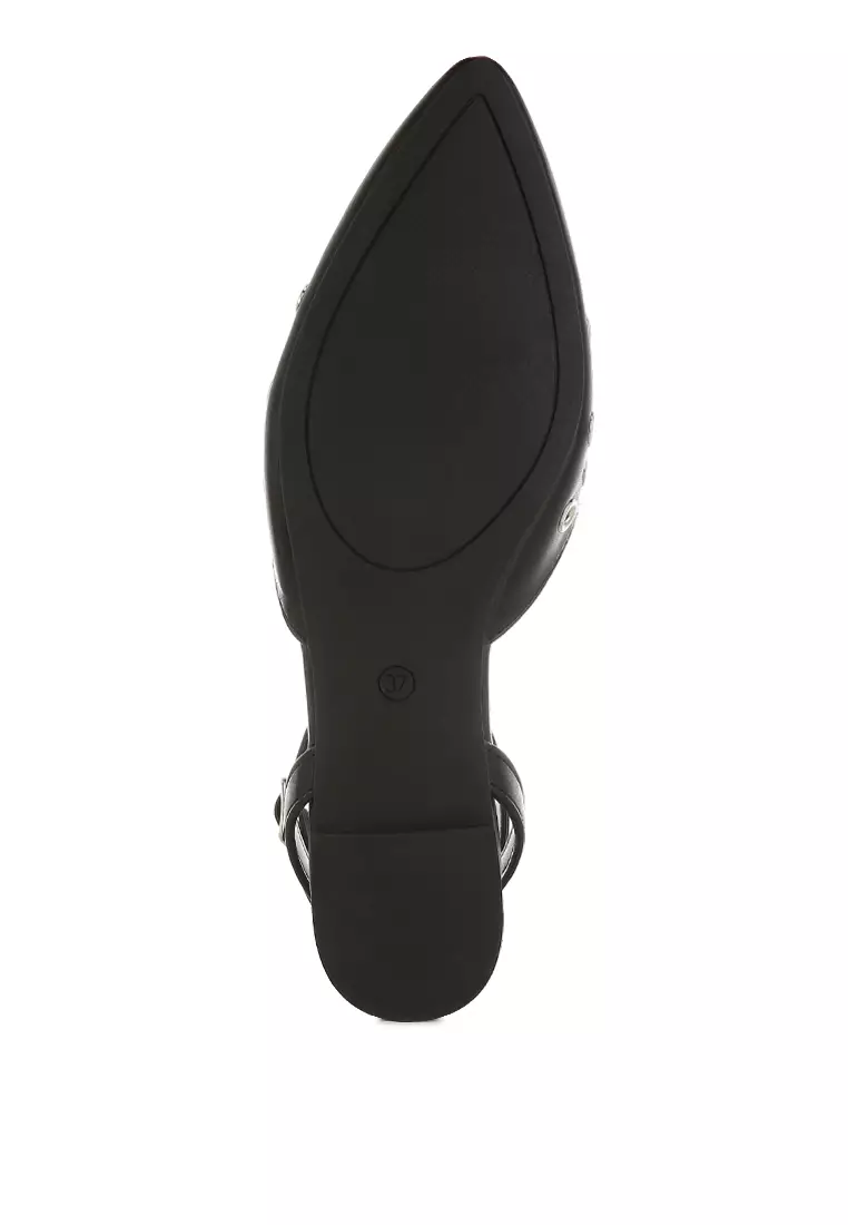 Sandal Datar Detail Lubang Tali Metalik Warna Hitam