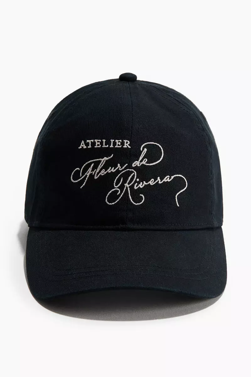 Embroidered-motif twill cap