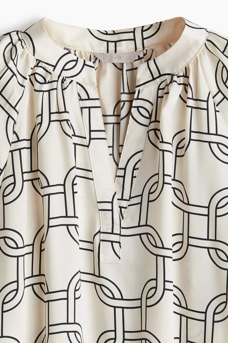 Balloon-sleeved blouse