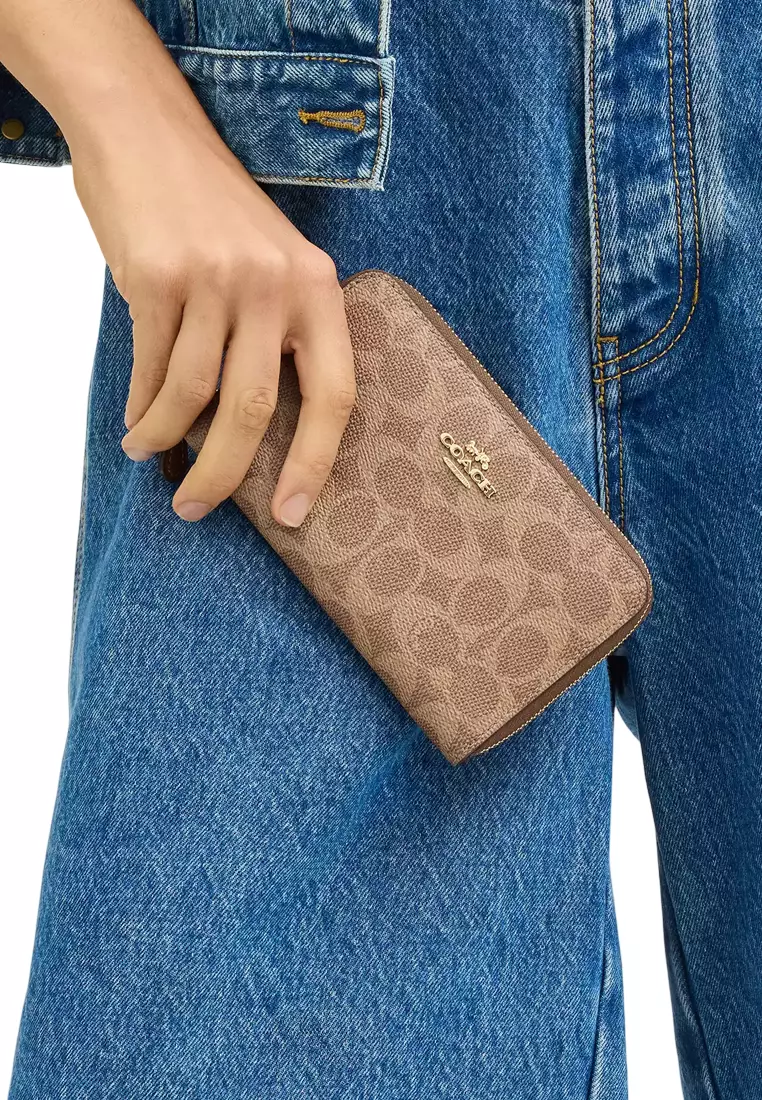 Medium Id Zip Wallet In Signature Canvas - Tan/ Brown CW781