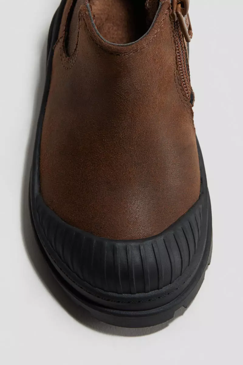 Chunky Chelsea boots