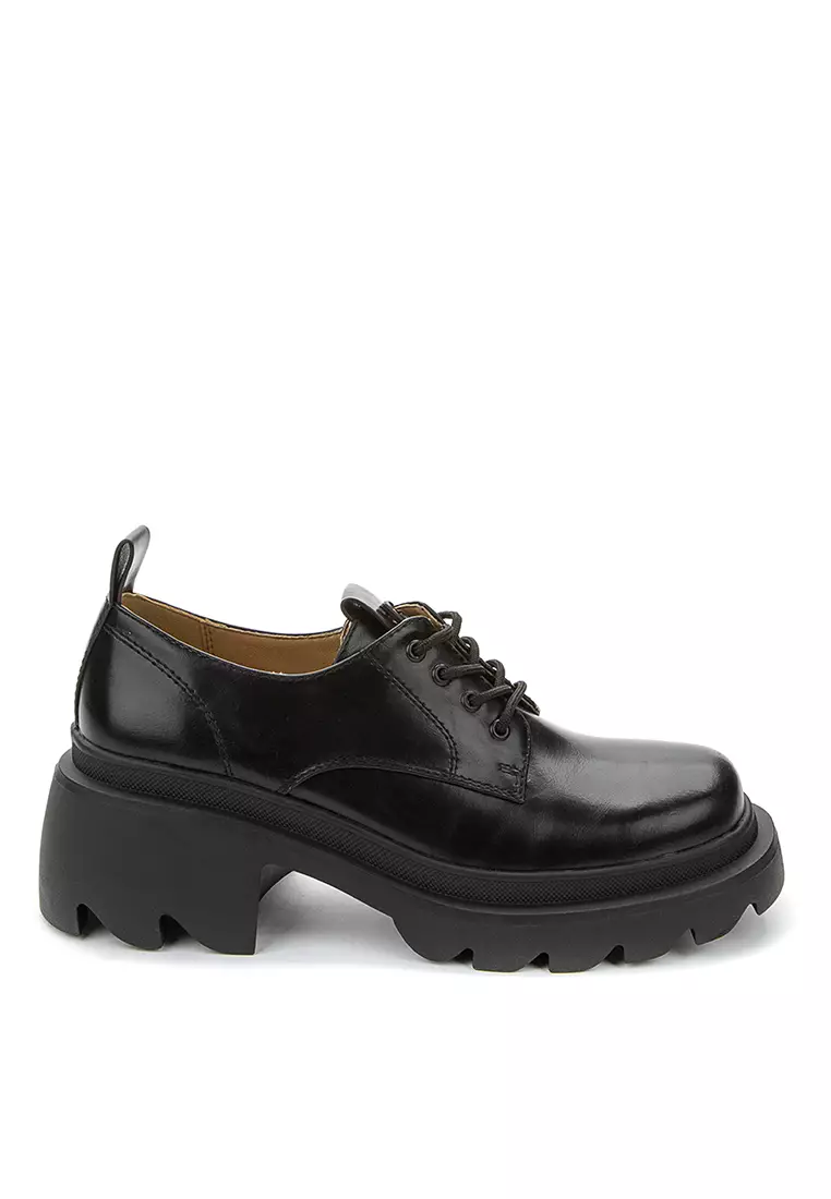 Discount on Betsy  shoes - SKU: Markel Lace Up Shoes