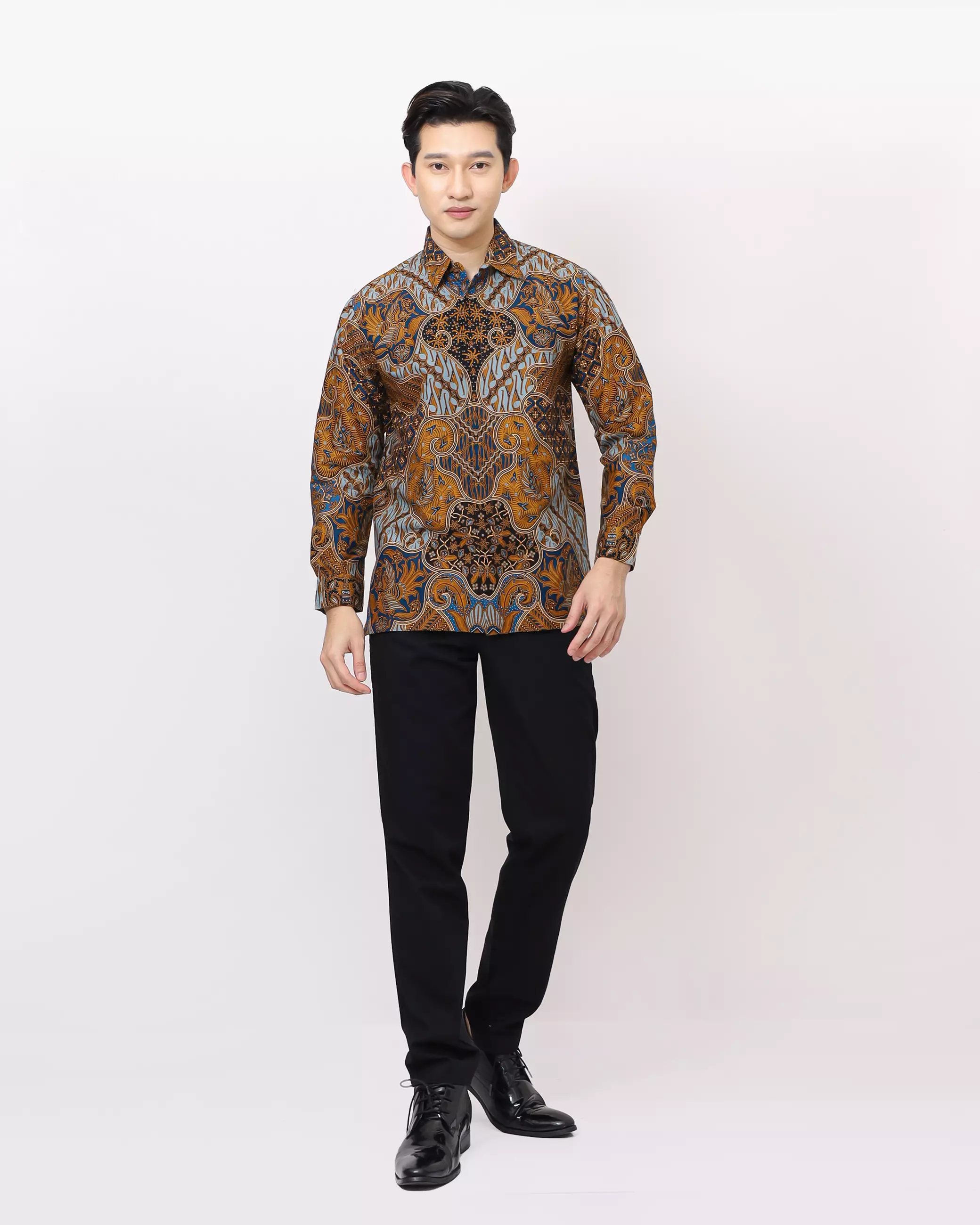 Kemeja Batik Lengan Panjang Motif Sekar Jagad Berseri