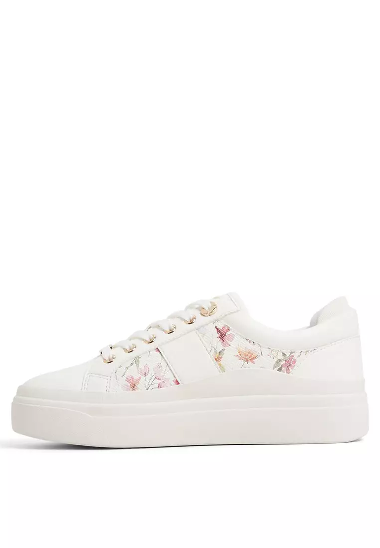 Brynlee Sneakers