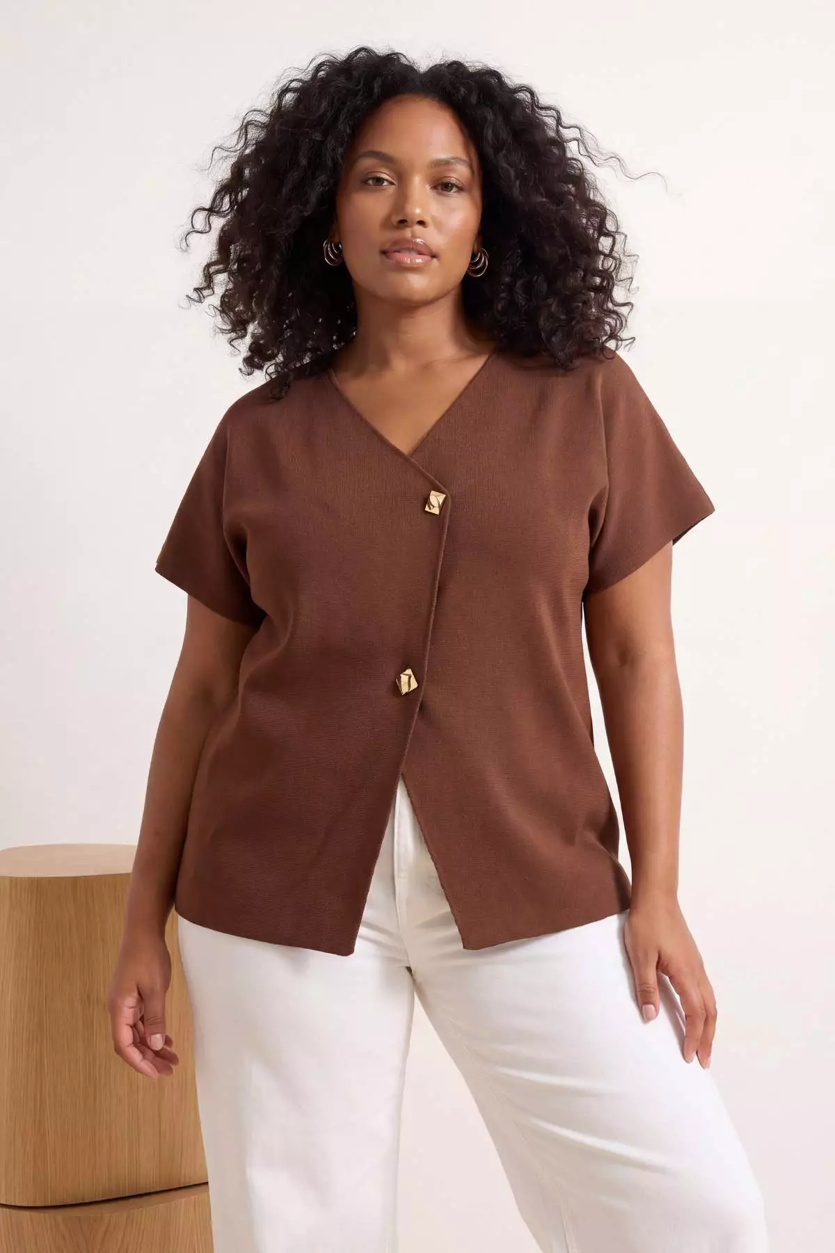 Brown Buttoned Asymmetric Closure Knitwear Blouse Tbbss25Af00071