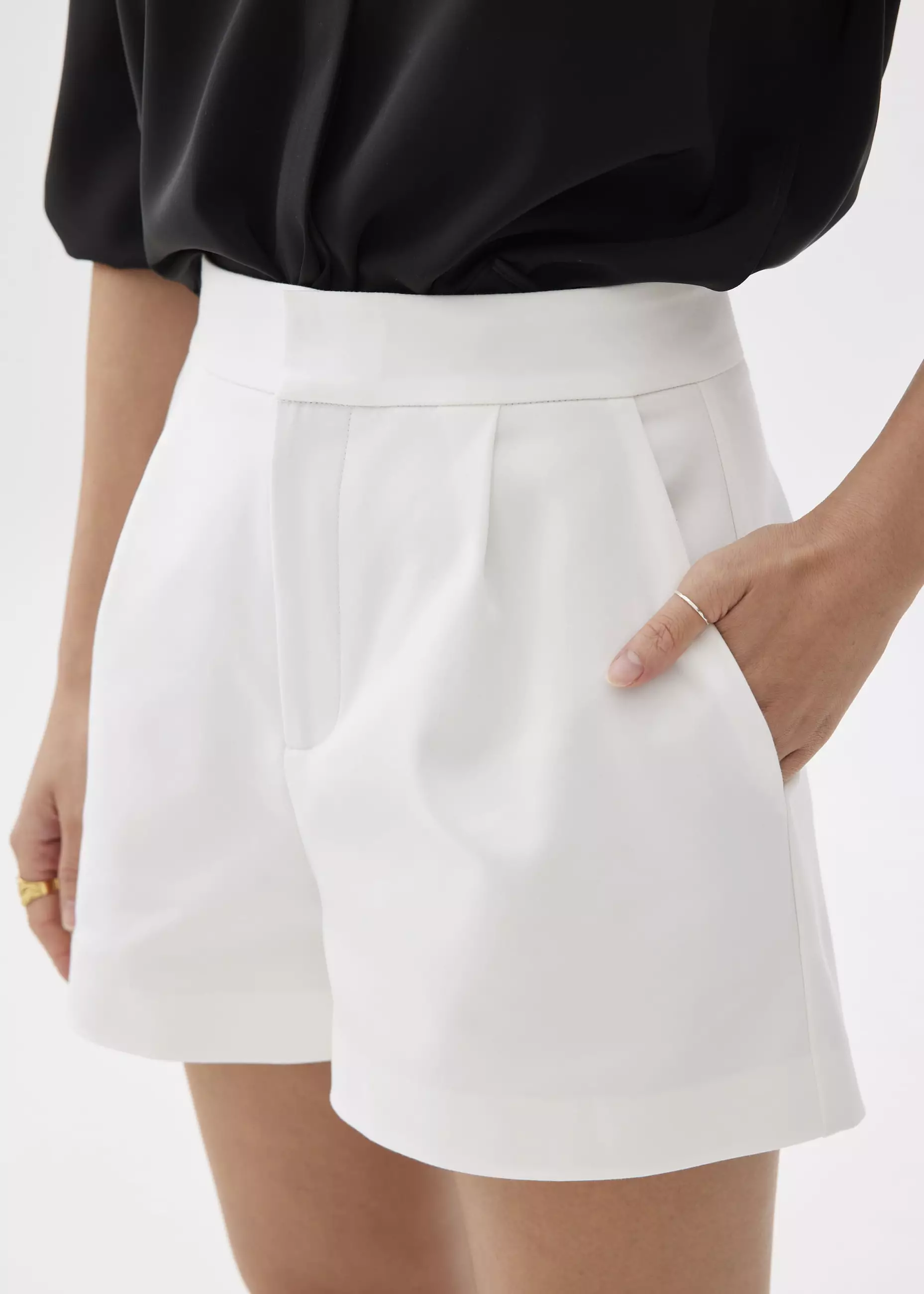 Celana Pendek Wanita - Willow Classic Tailored Shorts