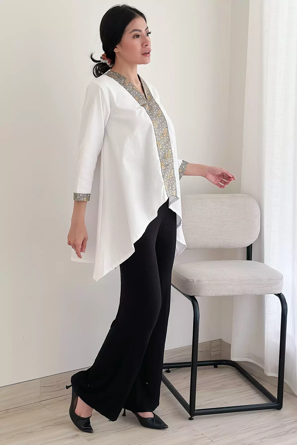 Batari Songket Putih Kebaya Asimetris