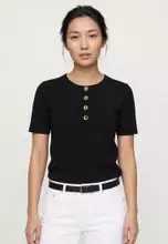黑色