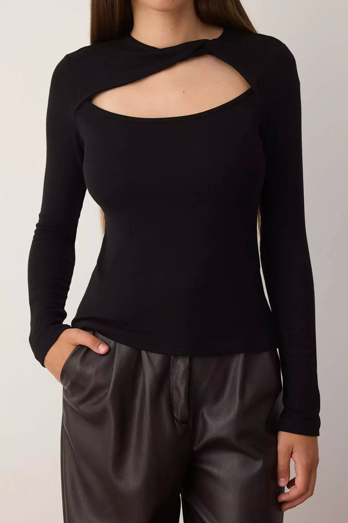 Black Cut Out Detailed Body-Smoothing Soft Touch Flexible Knitted Blouse Twoaw26Bz00126