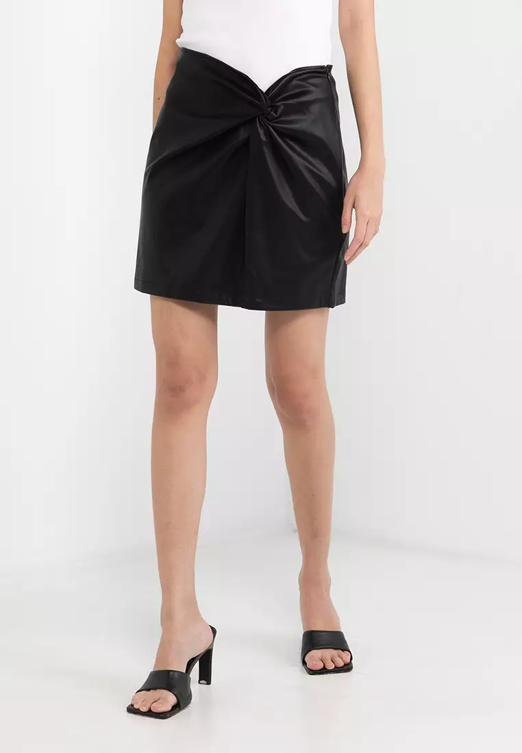 Topshop PETITE Black Leather Look Mini Skirt  Mini skirts, Leather look  skirts, Topshop outfit