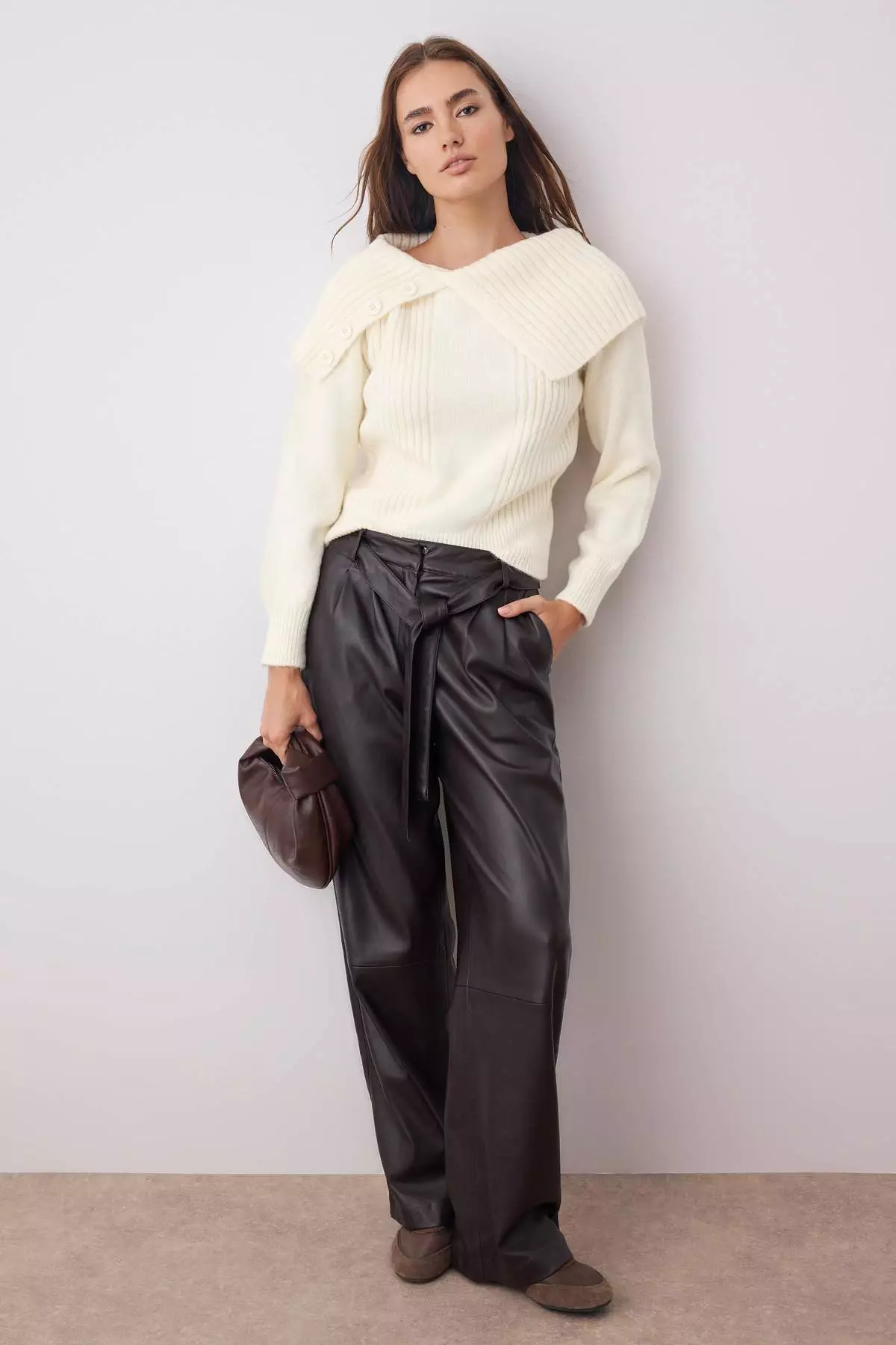 Ecru Soft Texture Turn-Down Collar Knitwear Sweater Twoaw26Kz00024