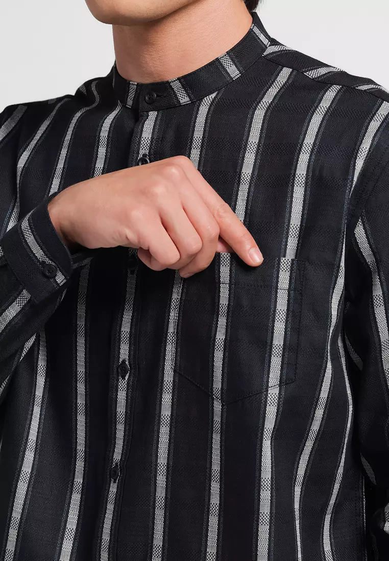 MANZONE X Adipati Dolken - Kemeja Koko Shanghai Lengan Panjang Pria Muna Comfort Fit - Black Warna Black