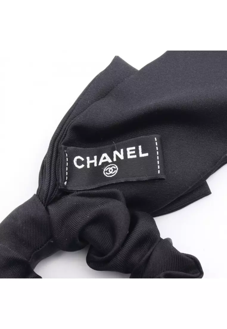 Buy Chanel Pre-Loved Chanel logo ribbon scrunchie hair accessory silk ...