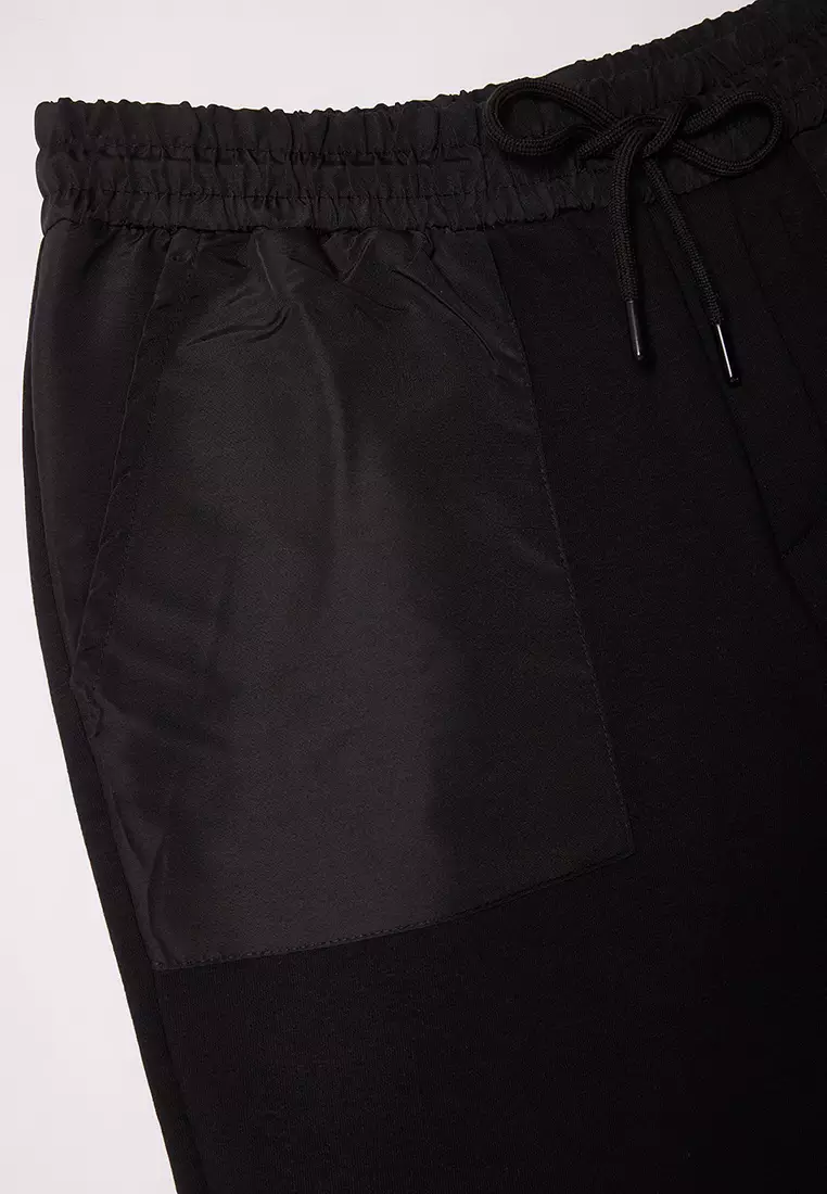 Black Regular Cut Parachute Fabric Pocket Detail Thick Shorts & Bermudas TMNSS25SR00028