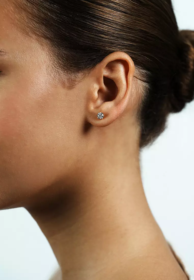 0.8ct TDW Round Lab Grown Diamond Prong Ear Studs in 18K Yellow Gold D/E-VVS/VS