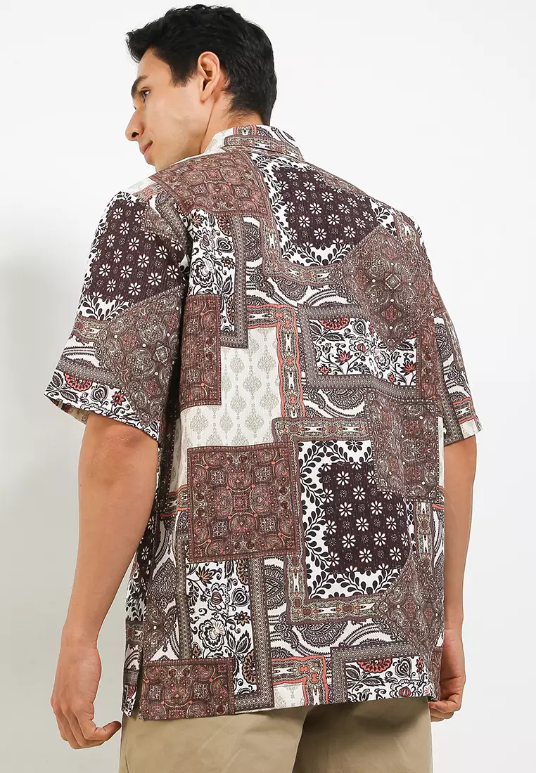 Hem Batik Reguler Fit Kontemporer